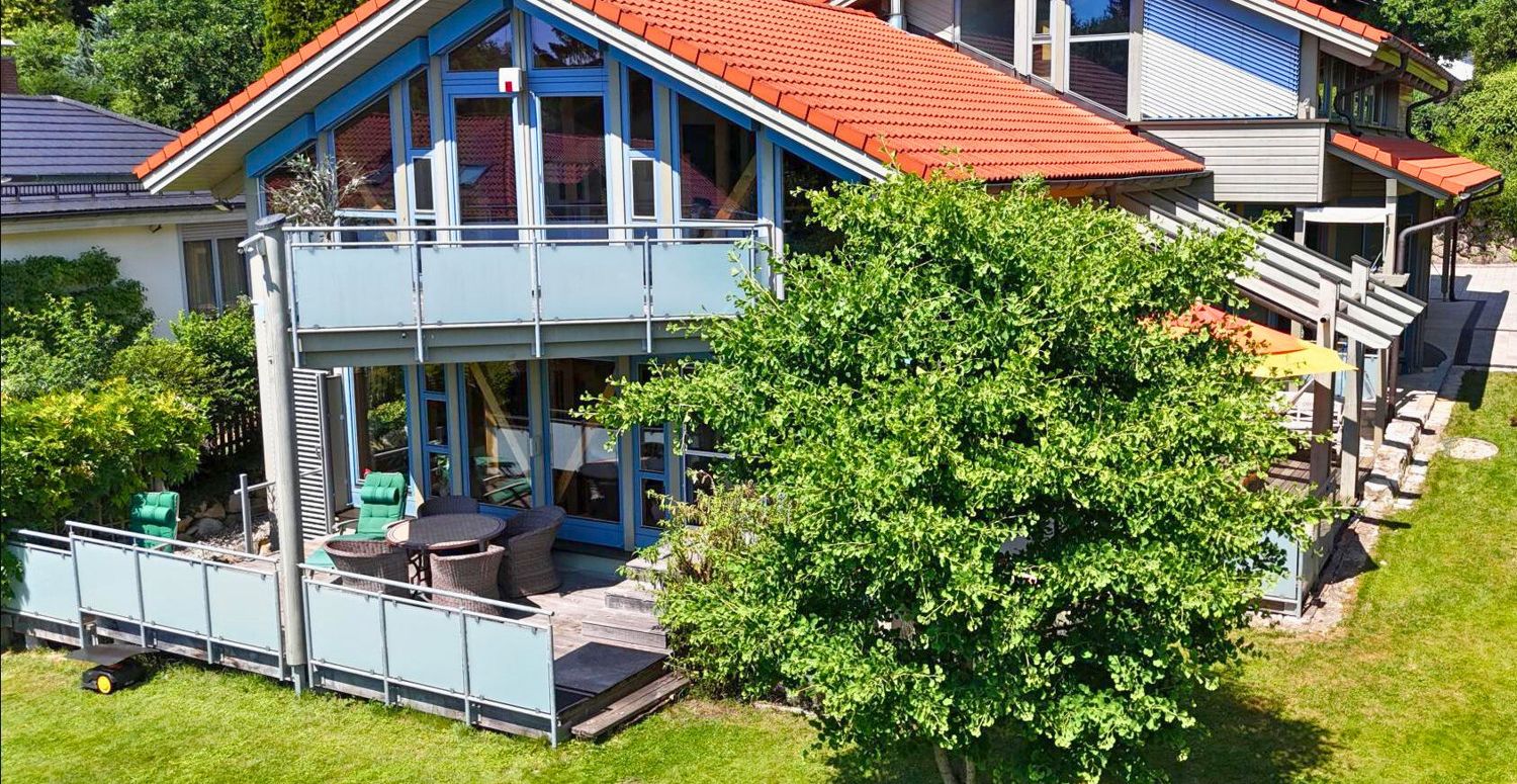 Gelebte Nachhaltigkeit und Privatsphäre fußläufig zum See.