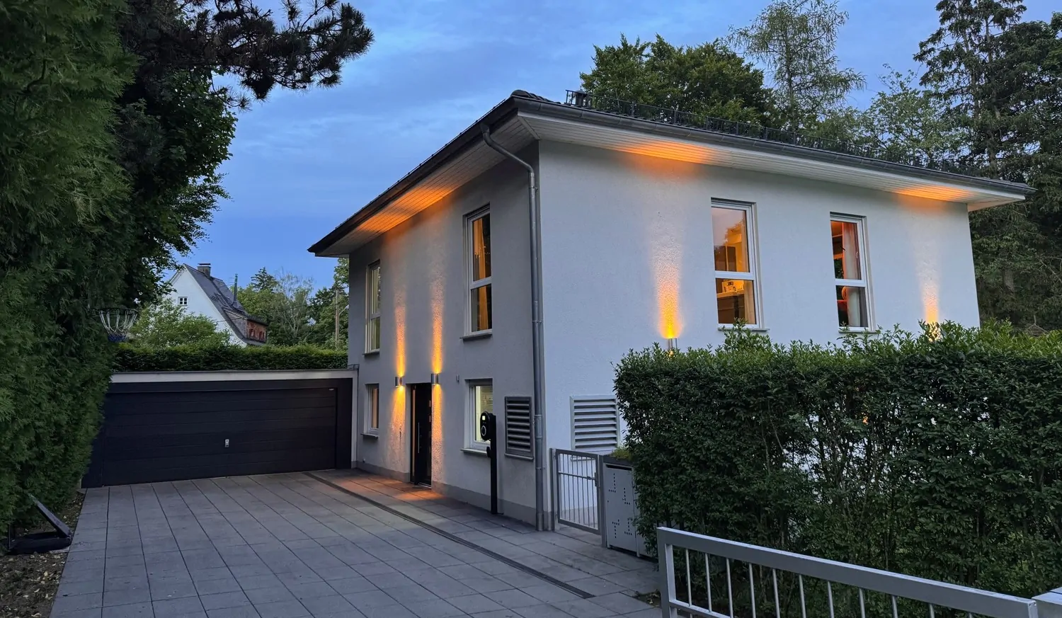 Modernes Familienparadies mit Park Grundstück