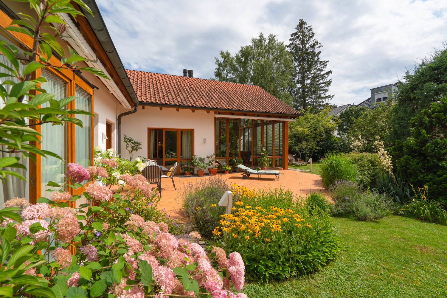 Seitenblick auf die Terrasse