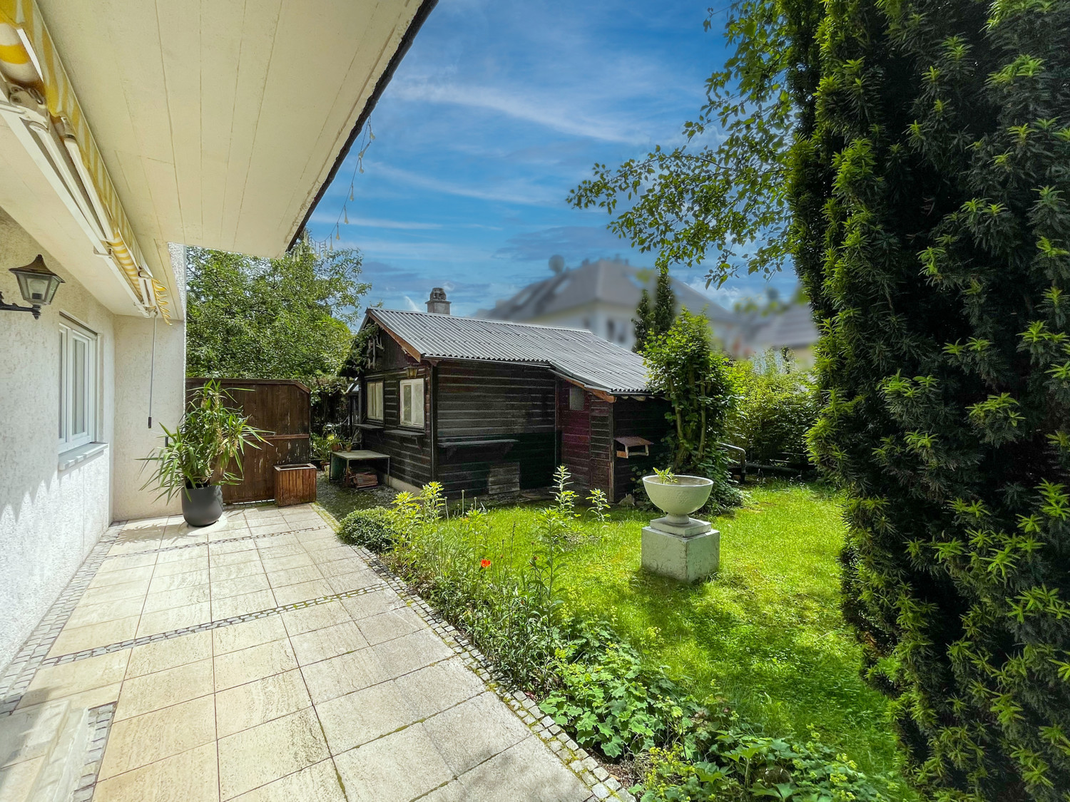 Terrasse + Gartenhaus