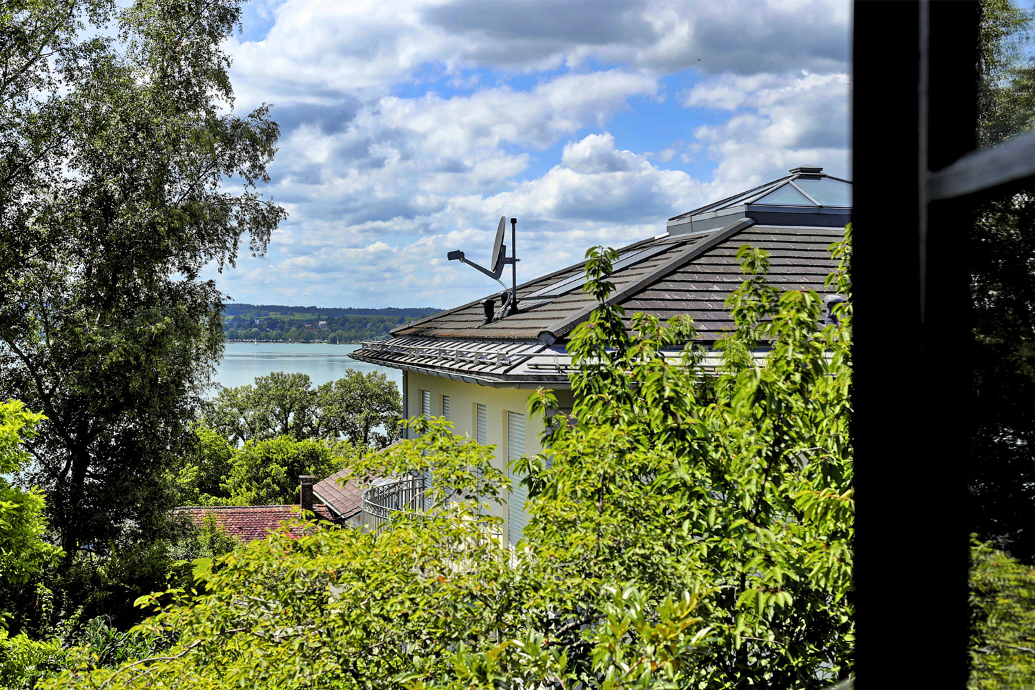 Privates Paradies mit Seeblick – Villenhälfte mit Charme, Stil und Lebensqualität