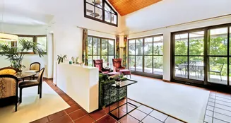 von_poll_real_estate_property_25032011_image_3