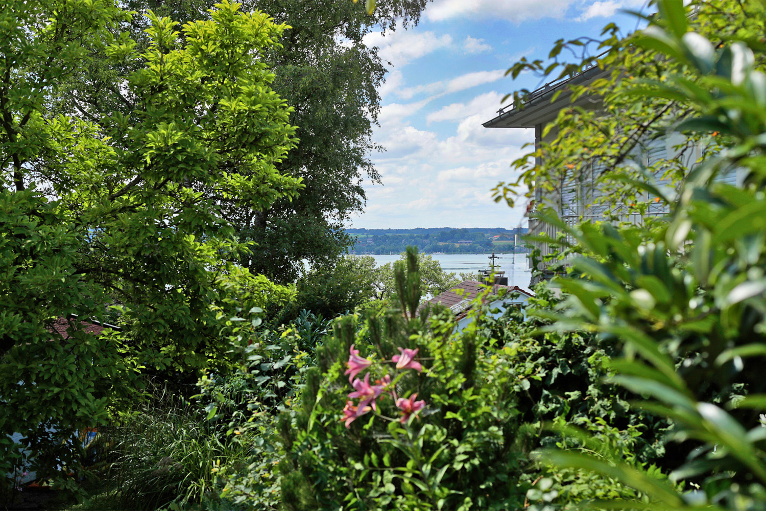 Privates Paradies mit Seeblick – Villenhälfte mit Charme, Stil und Lebensqualität