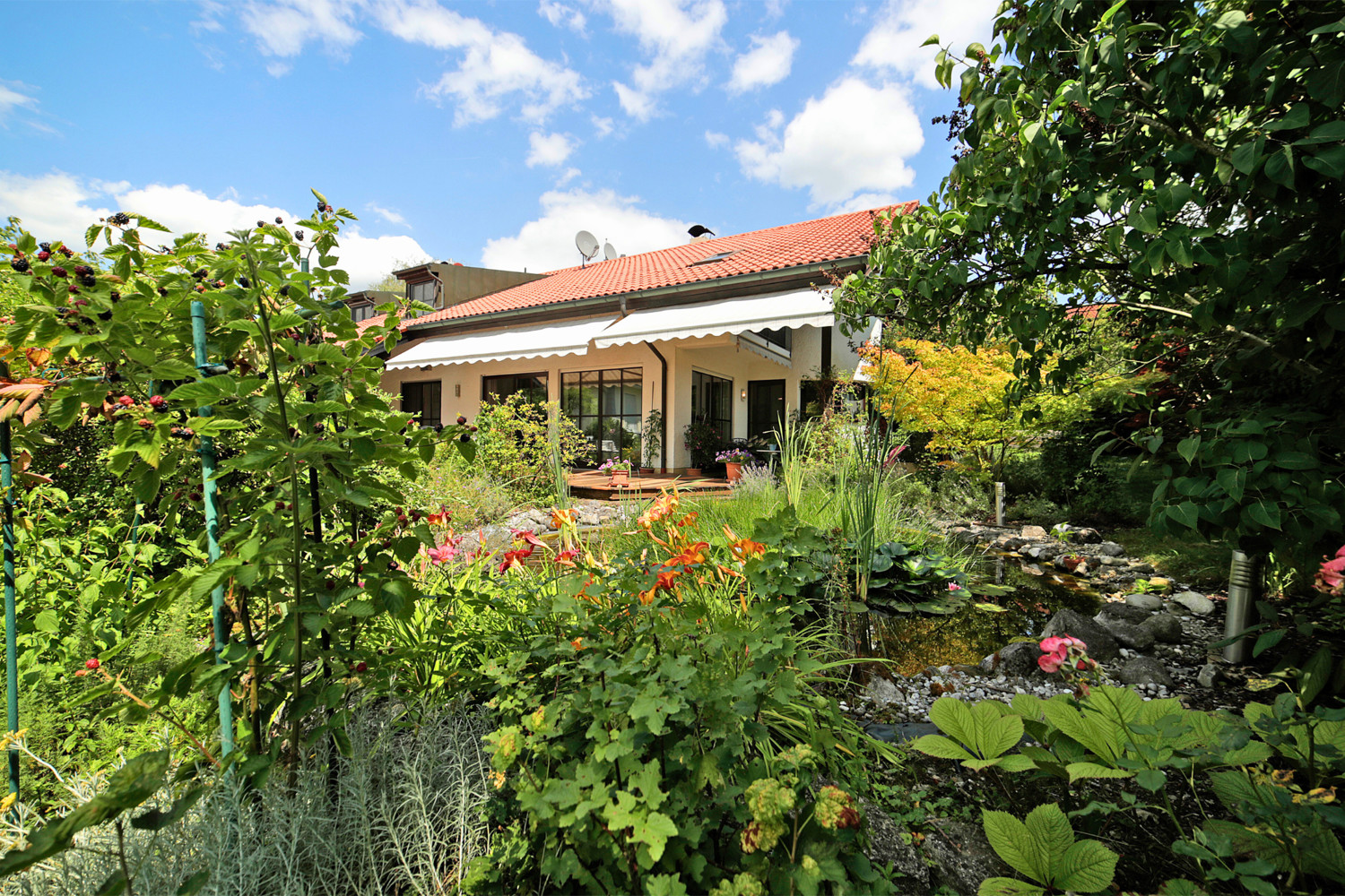 Privates Paradies mit Seeblick – Villenhälfte mit Charme, Stil und Lebensqualität