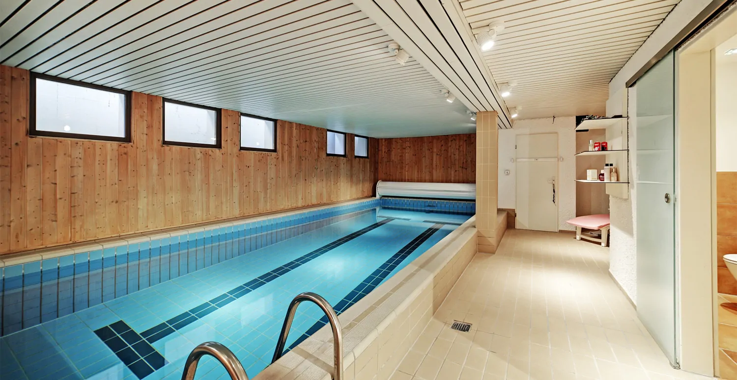 Schwimmbad & Wellness Bereich
