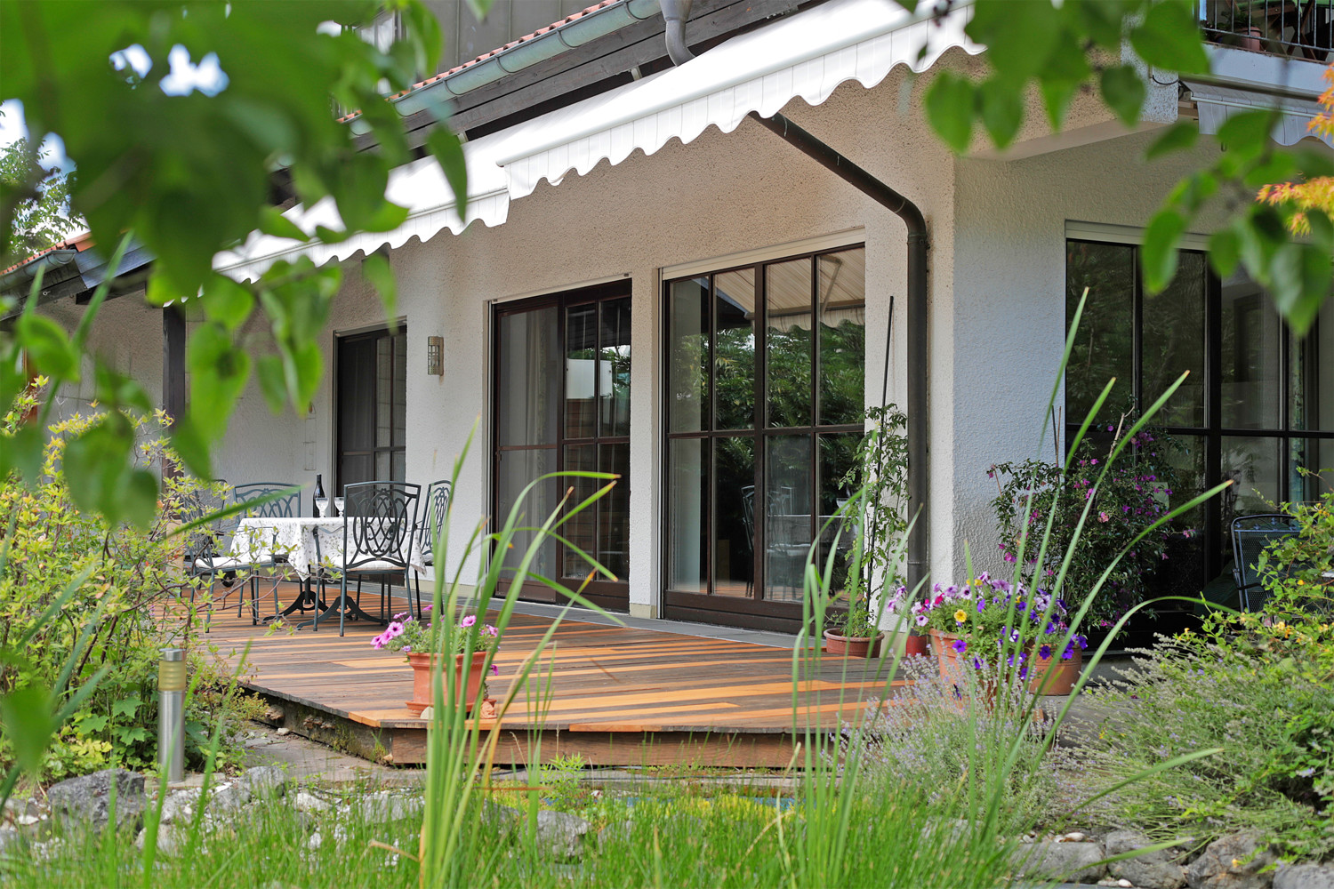 Privates Paradies mit Seeblick – Villenhälfte mit Charme, Stil und Lebensqualität