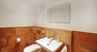 von_poll_real_estate_property_25032011_image_12