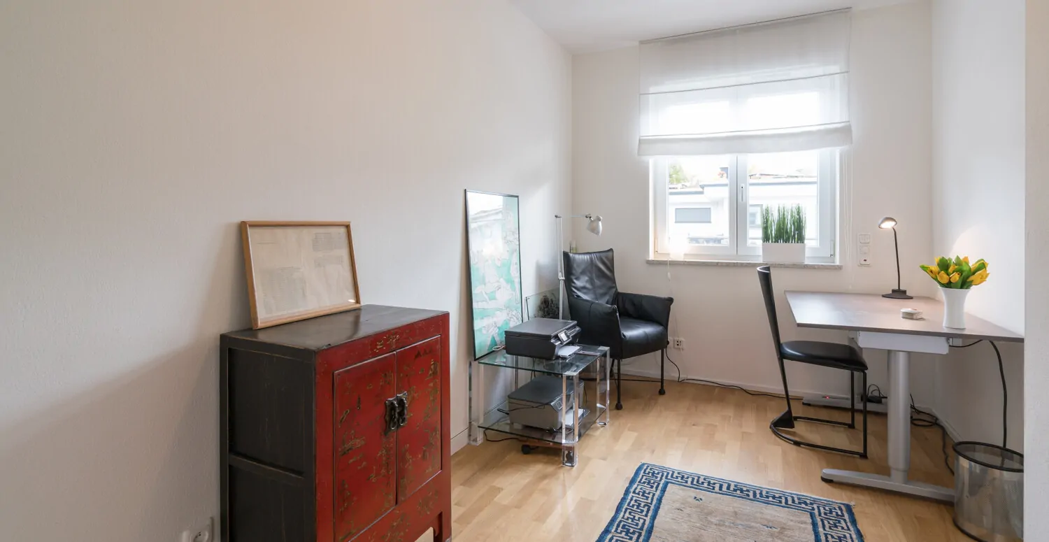Arbeits-/ Schlafzimmer