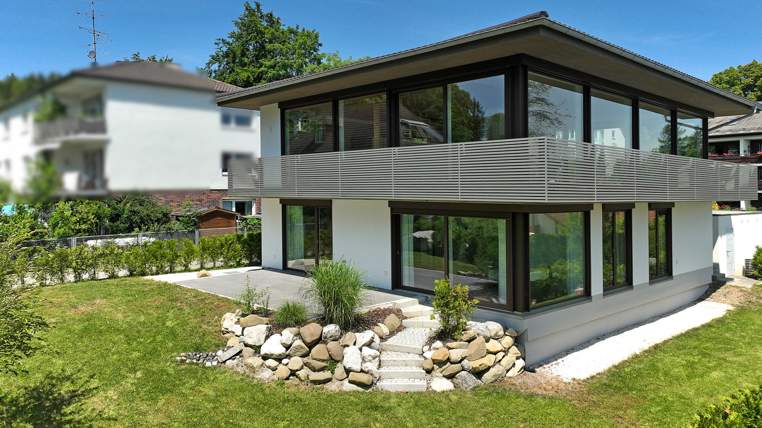 Moderne Villa mit See und Alpenpanorama