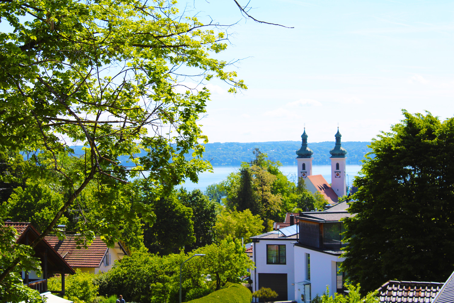 Moderne Villa mit See und Alpenpanorama
