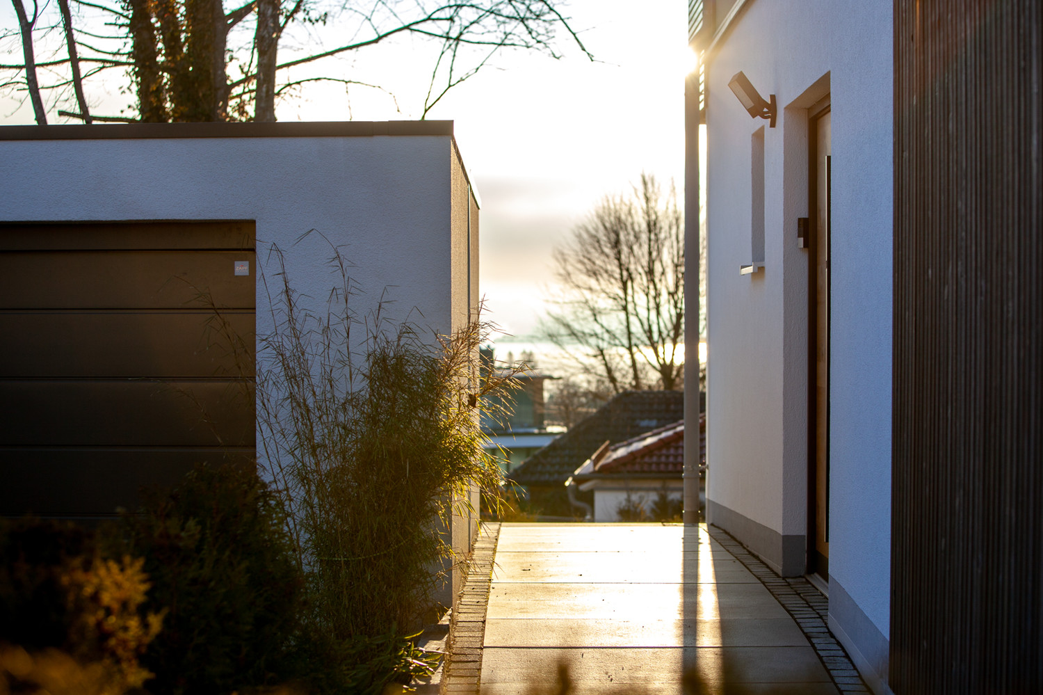 Moderne Villa mit See und Bergblick