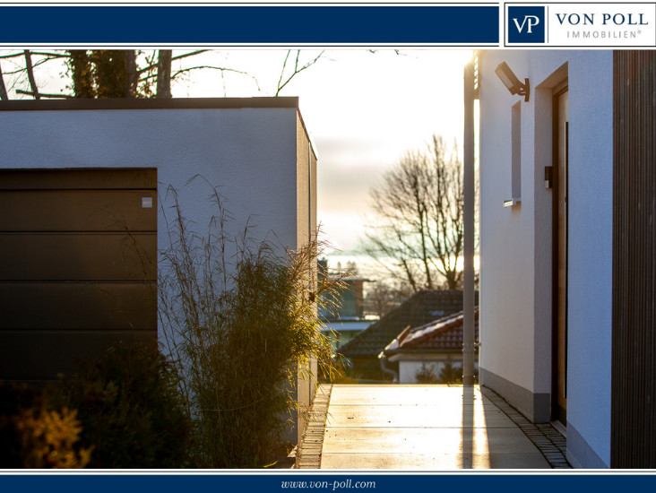 Elegante Architektenvilla mit Panorama auf See und Berge