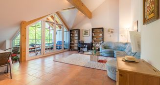 von_poll_real_estate_property_25032003_image_2