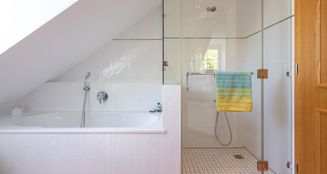 von_poll_real_estate_property_25032003_image_18