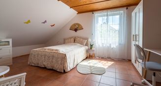 von_poll_real_estate_property_25032003_image_16