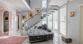 von_poll_real_estate_property_25032010_image_0