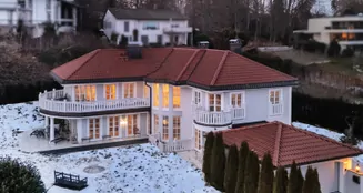 von_poll_real_estate_property_25032010_image_0