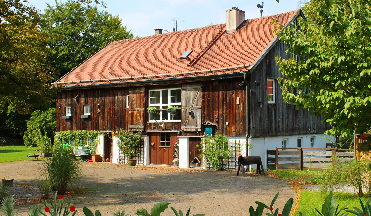 Maison historique Bachweberhäusl située sur une grande propriété au bord du lac de Starnberg