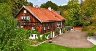 von_poll_real_estate_property_25032015_image_2