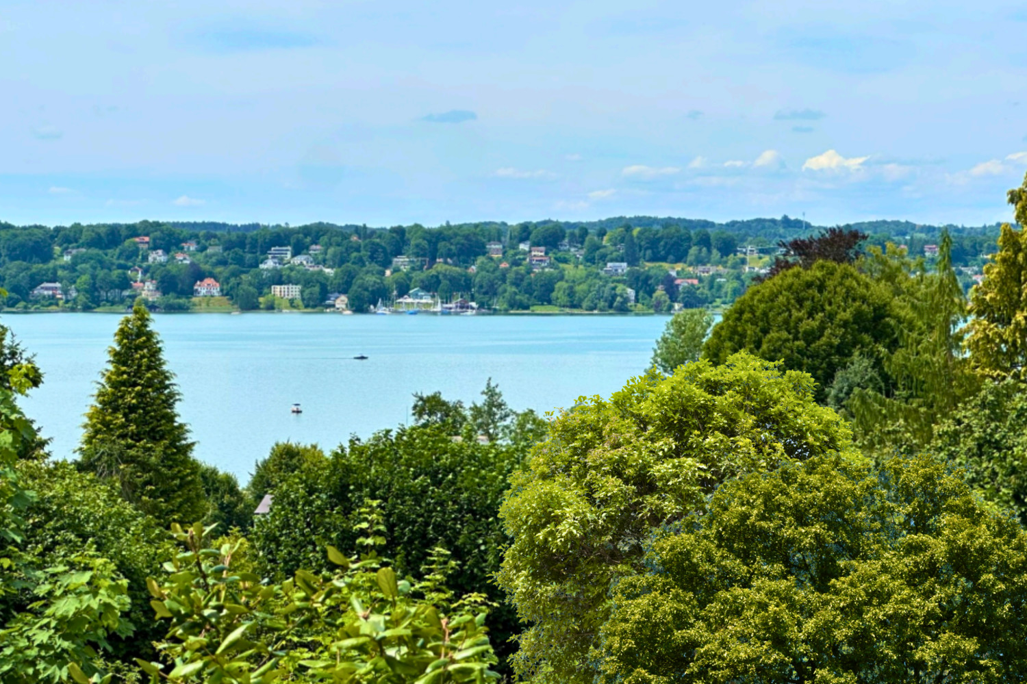Weitblick über den See – Baugrundstück in privilegierter Lage mit bewilligtem Neubauprojekt