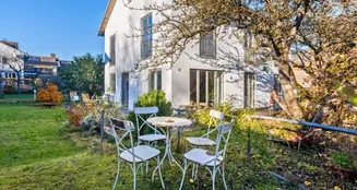 von_poll_real_estate_property_25032020_image_0