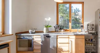 von_poll_real_estate_property_25032020_image_8