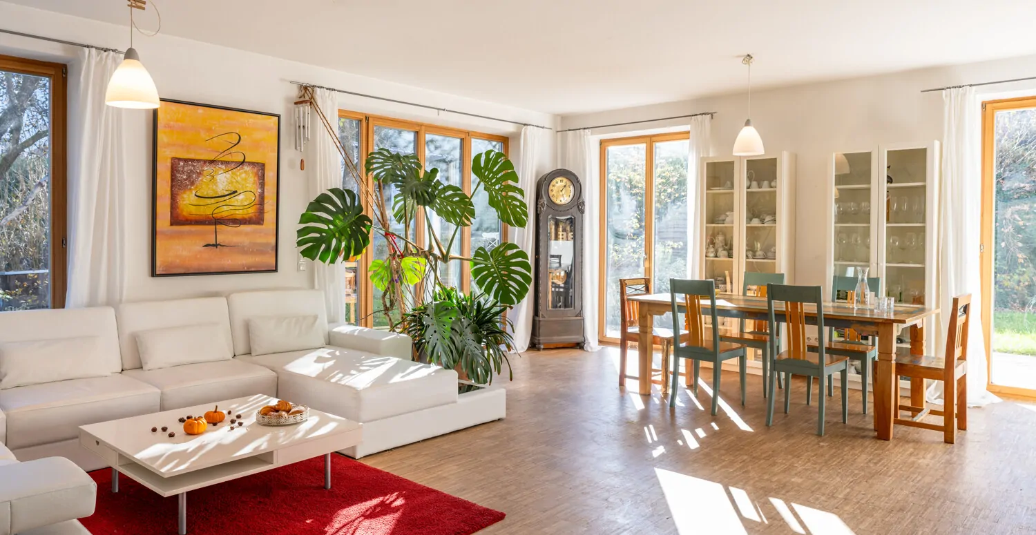 Lichterfüllter Wohnbereich