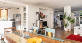 von_poll_real_estate_property_25032020_image_5