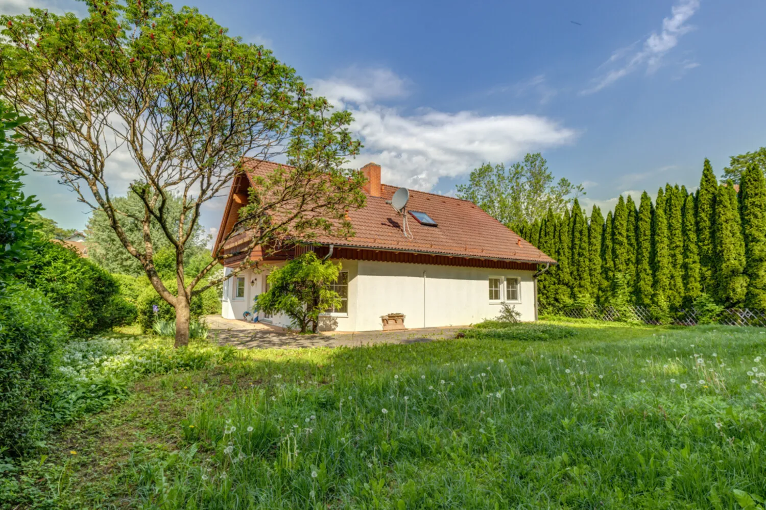 Hausansicht vom Garten