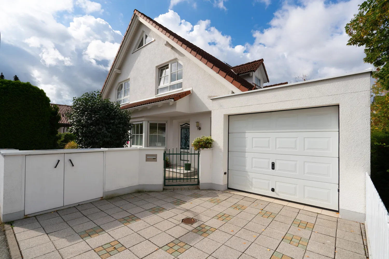 Garge und Stellplatz