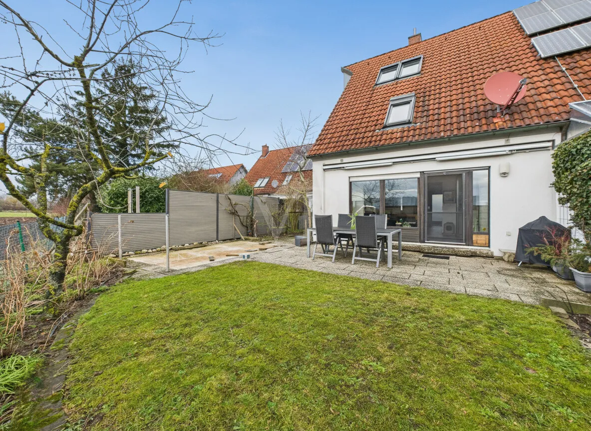 Feldrand-Idylle trifft Stadtnähe – Ihr Traumhaus zum Wohlfühlen