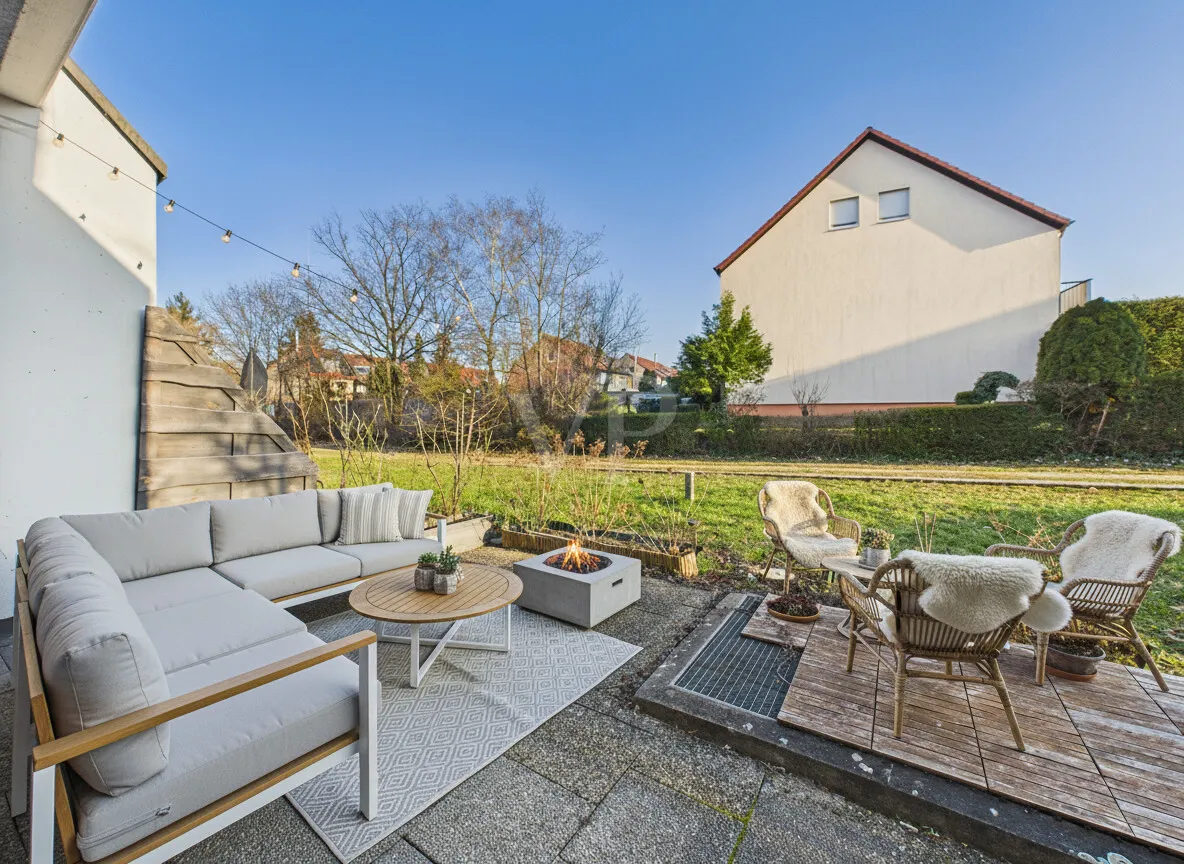 Terrasse (virtuell möbiliert)