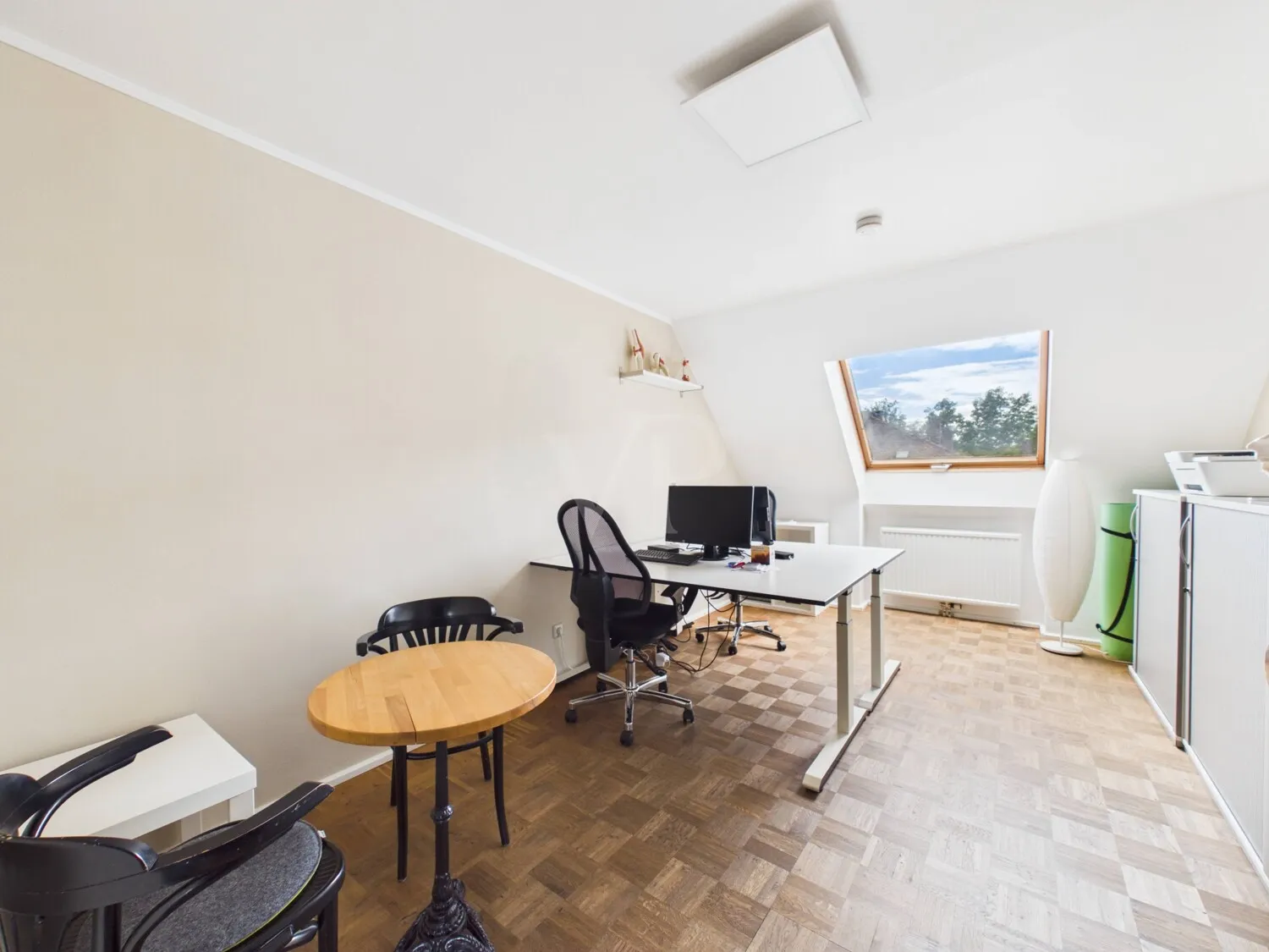 Büro (DG)