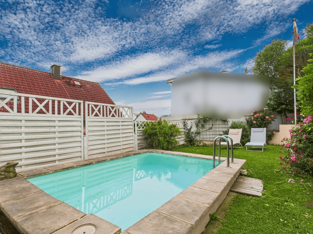 Garten mit Pool