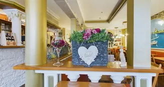 von_poll_real_estate_property_25161005_image_0