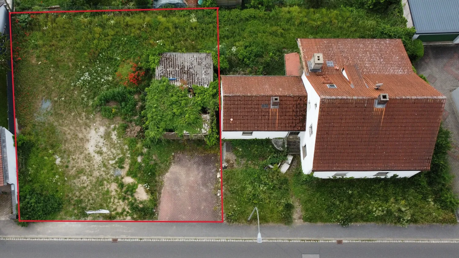 Spacious plot of land with the possibility of subdivision