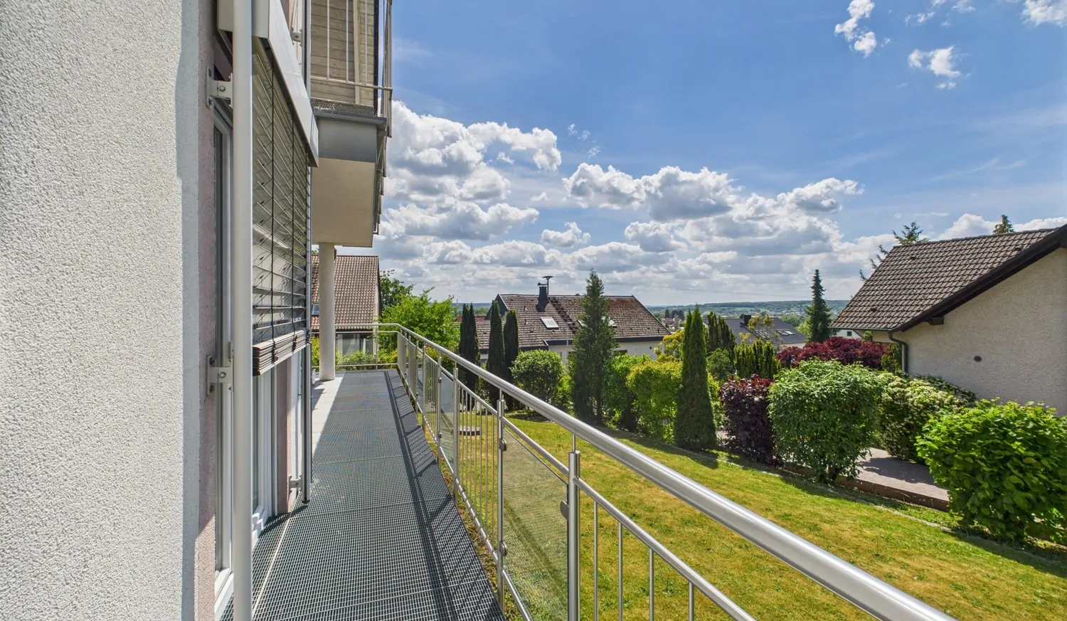 Balkon (Wohn-/Essbereich)