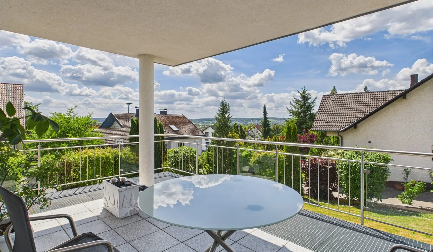 Balkon (Wohn-/Essbereich)