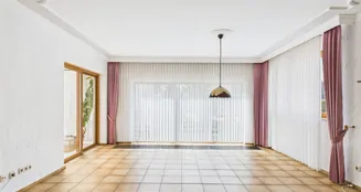 von_poll_real_estate_property_25161049_image_2