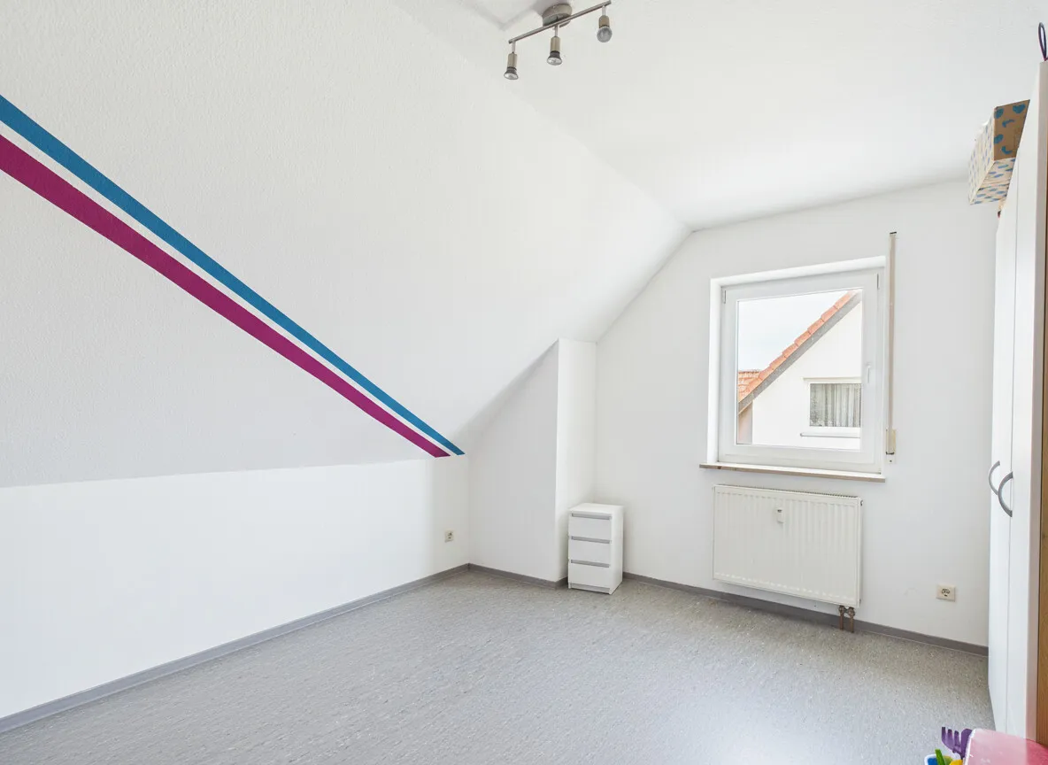 Schlafzimmer DG leer