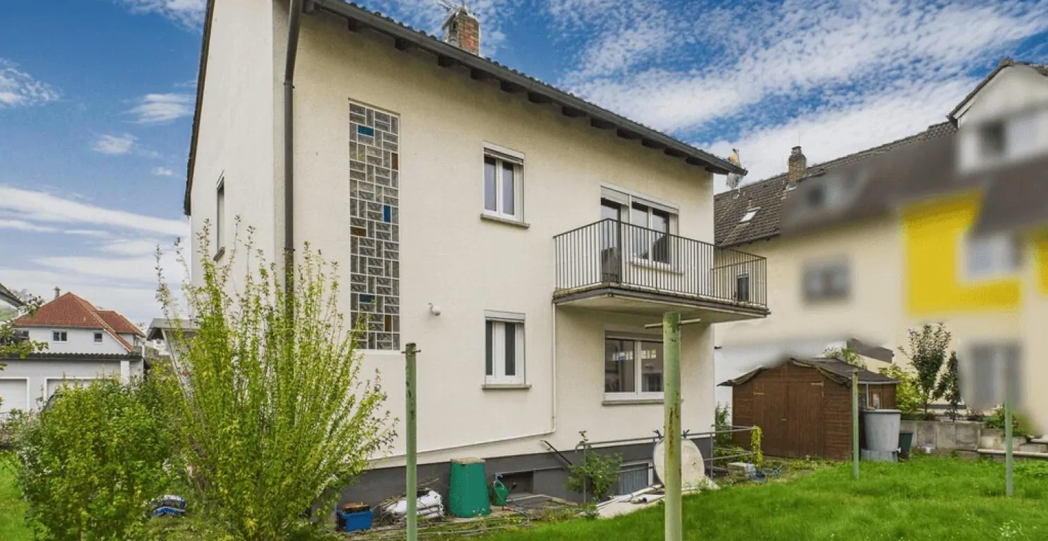 Spacious house with balcony and garden – ready for your ideas