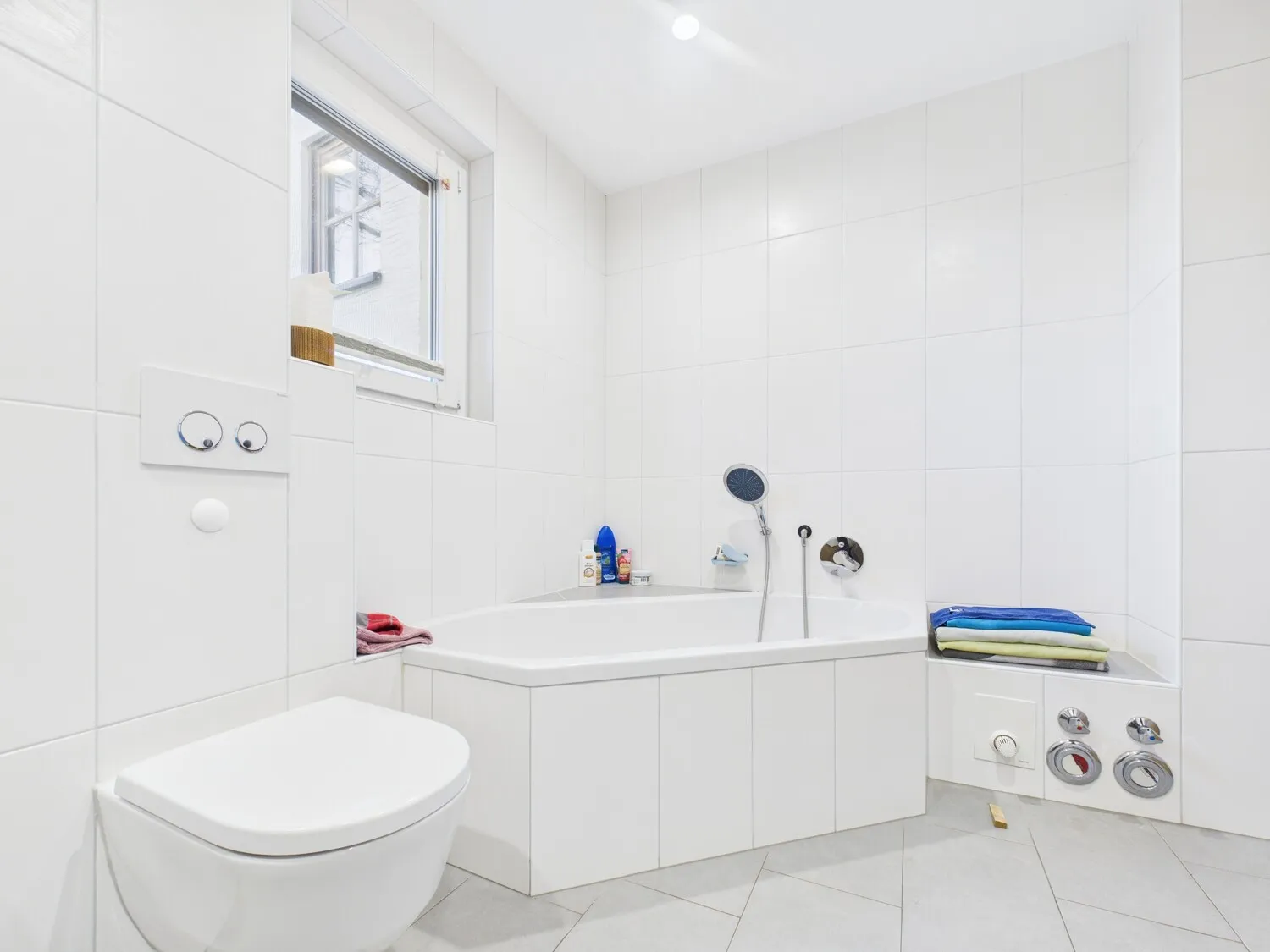 Badezimmer (MFH, WHG 1)