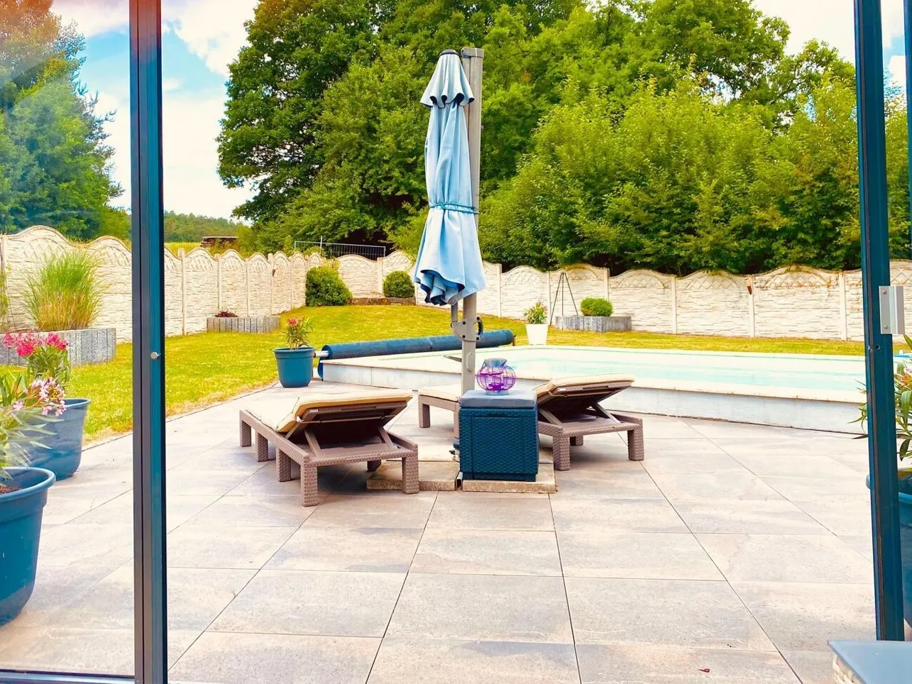 Terrasse mit Pool
