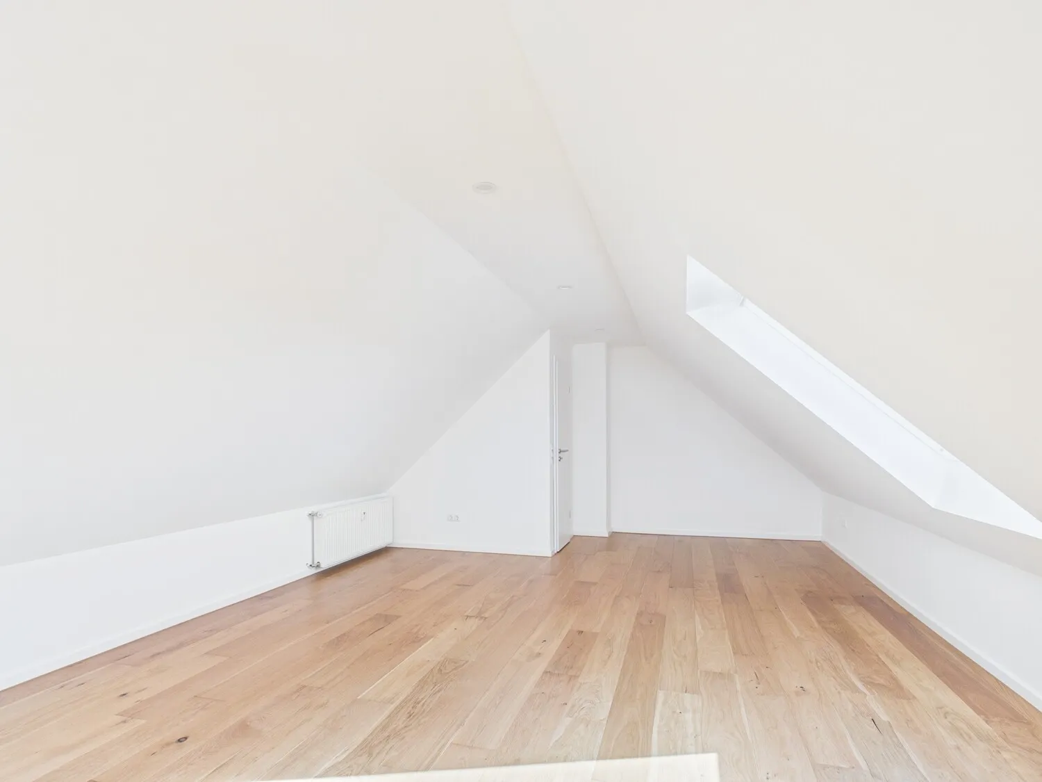 Schlafen/Arbeiten 4 Zimmer Whg.