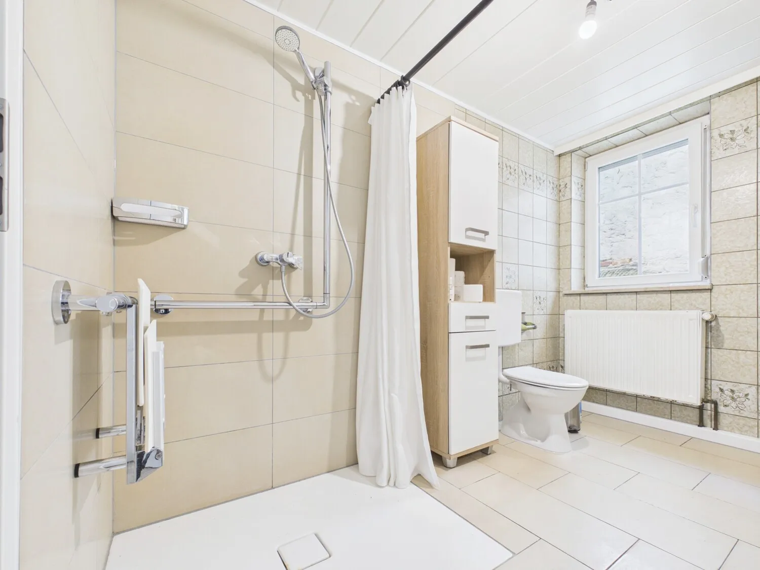 Badezimmer EG