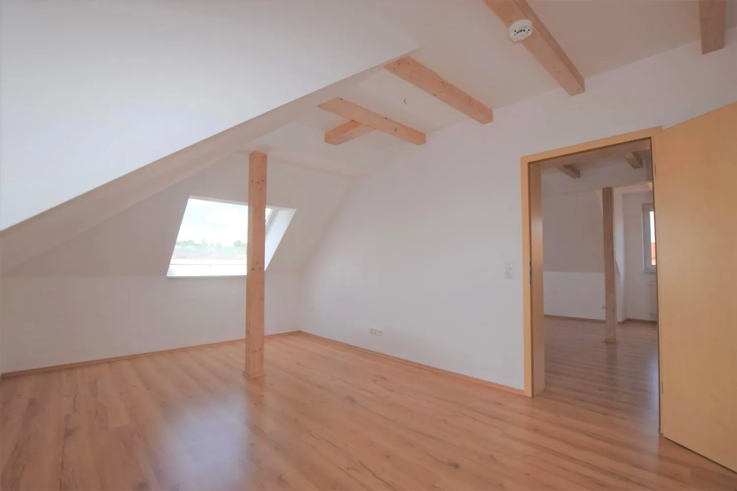 Live with a view over Ansbach! Attractive 3-room apartment with garage!