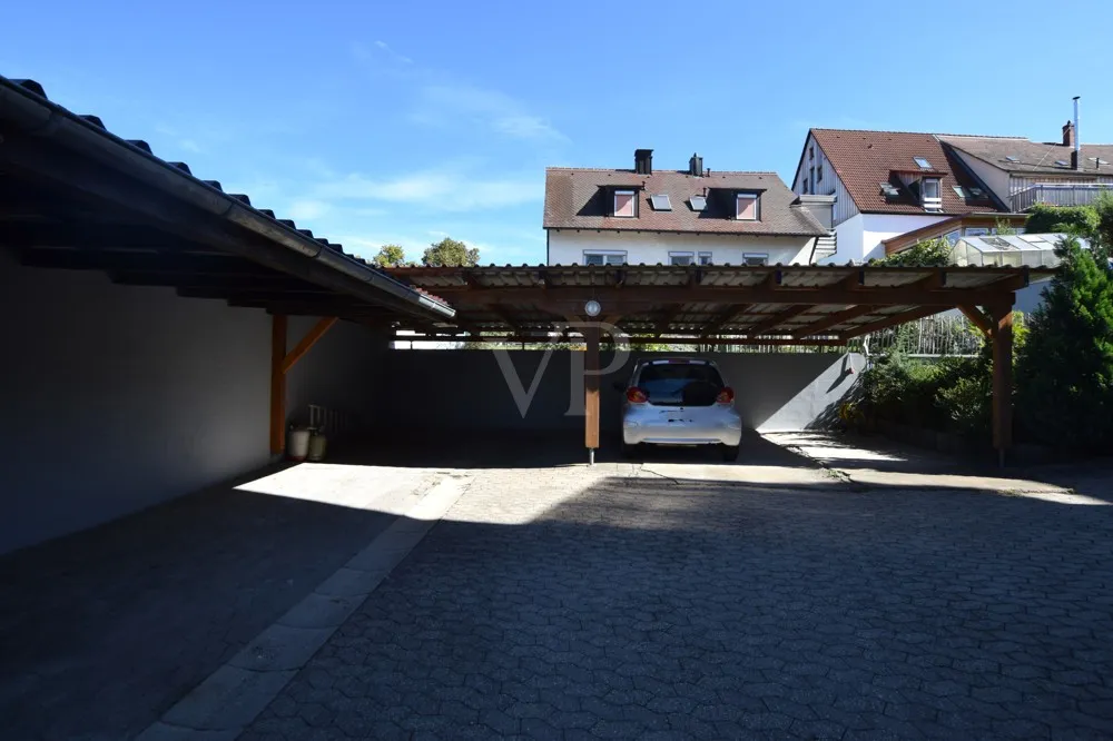 Ground floor apartment near the city center with garden area and carport parking space