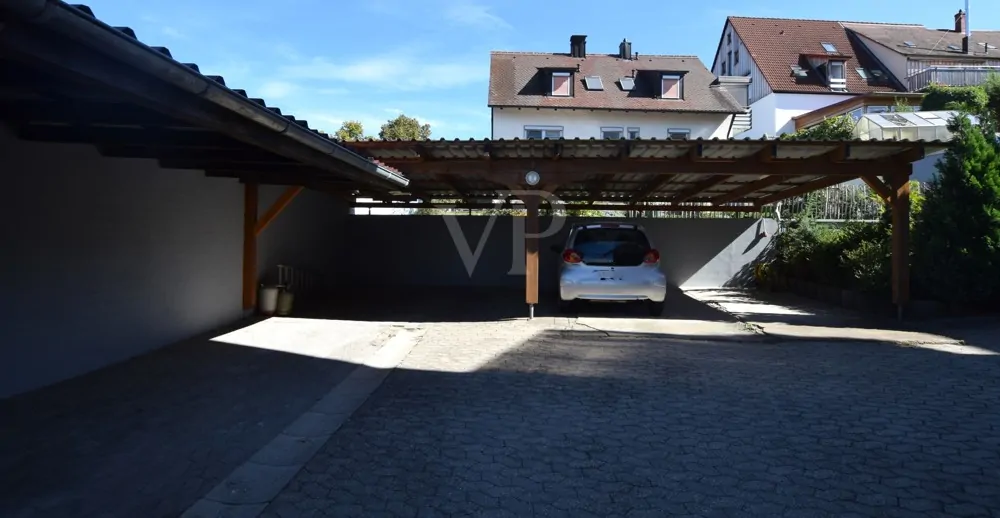 Hof und Carport