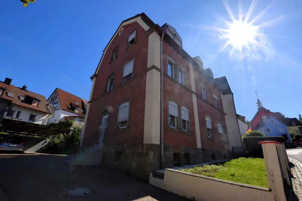 3-room penthouse apartment with balcony in a quiet location