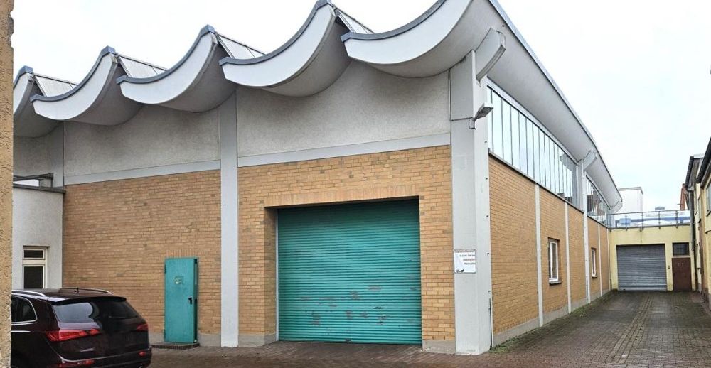 Geräumiges Gewerbeobjekt in zentraler Lage mit umfangreicher Ausstattung